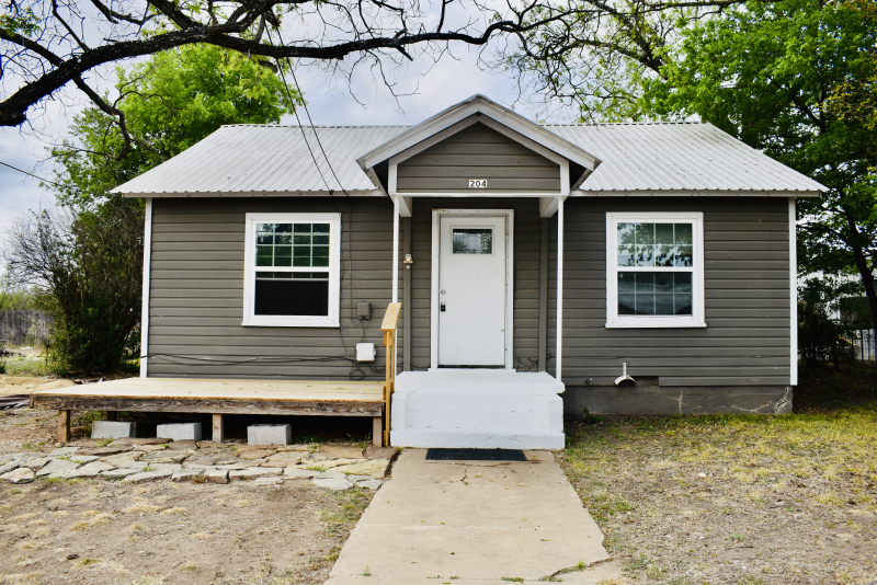 204 W. Victoria