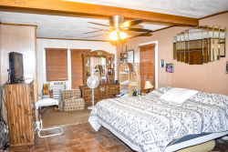 206 W. LiveOak (7)