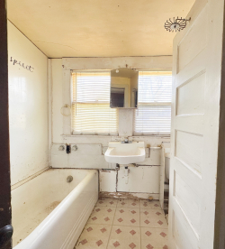 200 E. 7th St. (11)