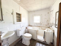 200 E. 7th St. (12)