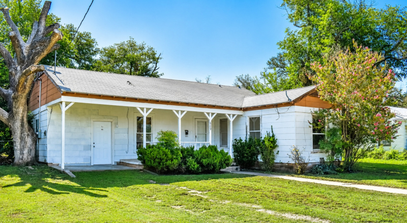 609 Laurel Dr.