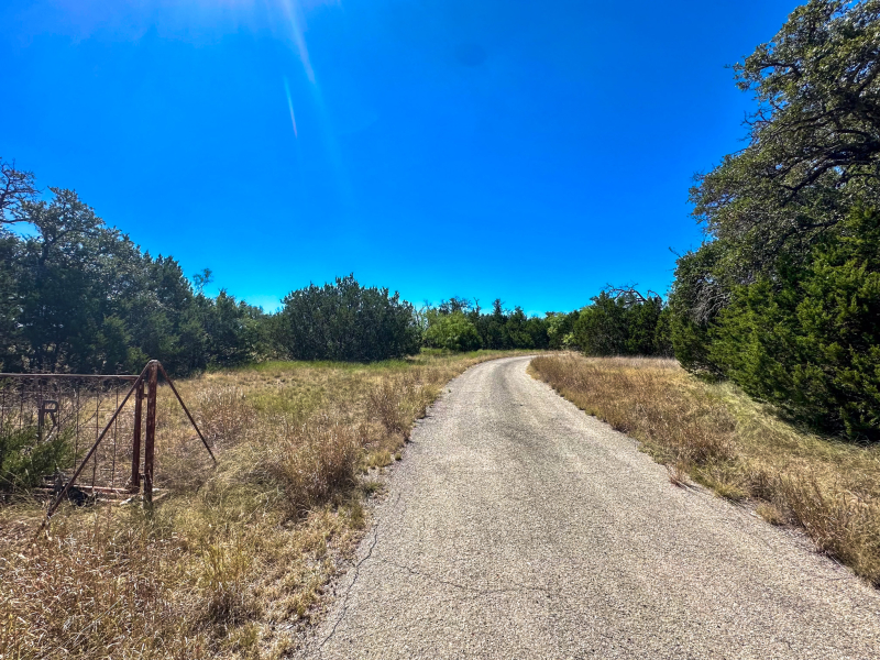 76 Private Road 840